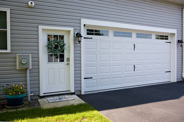 24/7 Emergency Garage Door Panel Replacement experts in Rockton, IL